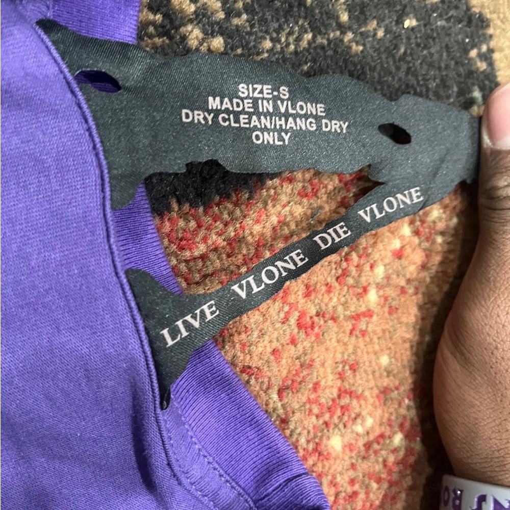 “Top” Vlone - Picture 2 of 3